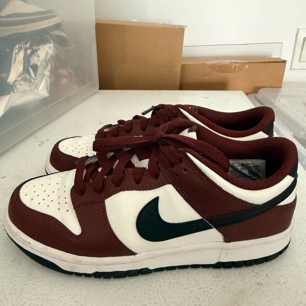 Nike Low-Top Sneakers - Burgundy White Black